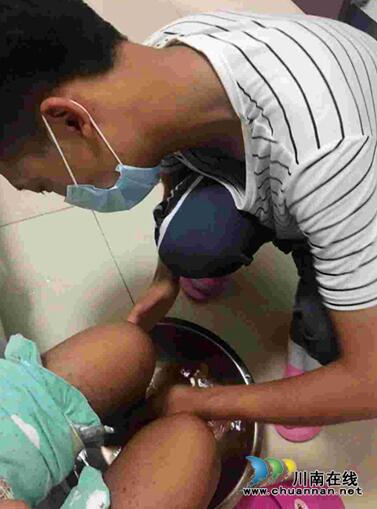 泸州邓有科:女友重病不离弃 砸锅卖铁倾力帮(图2) 泸州邓有科:女友重病不离弃 砸锅卖铁倾力帮(图2)