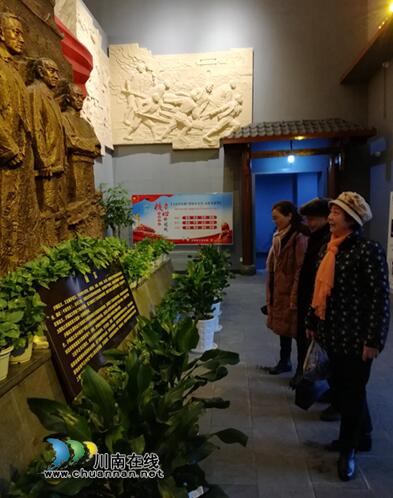 泸州市自然资源和规划局组织退休党员干部参观红色教育基地(图1) 泸州市自然资源和规划局组织退休党员干部参观红色教育基地(图1)