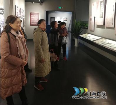 泸州市自然资源和规划局组织退休党员干部参观红色教育基地