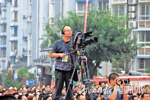 记者李杰:留下人生最后一条没有拍完的新闻(图1) 记者李杰:留下人生最后一条没有拍完的新闻(图1)