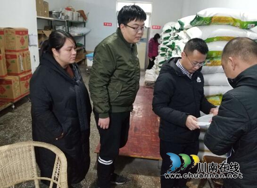 江阳区市场监管局局长陈言到茜草街道进行食品安全大检查