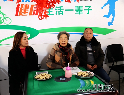 龙马潭:小区年终总结会开出和谐自治新花样(图1) 龙马潭:小区年终总结会开出和谐自治新花样(图1)