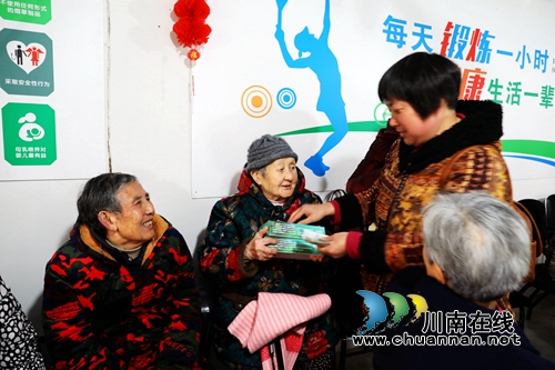 龙马潭:小区年终总结会开出和谐自治新花样(图7) 龙马潭:小区年终总结会开出和谐自治新花样(图7)