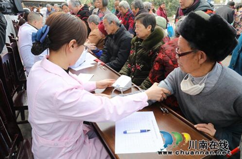 龙马潭:传播“自强”正能量 文化扶志暖人心(图2) 龙马潭:传播“自强”正能量 文化扶志暖人心(图2)