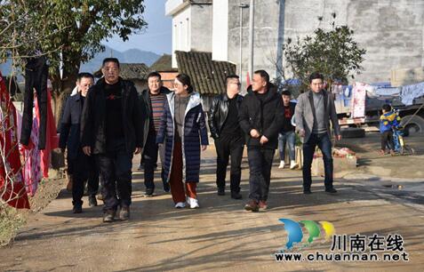 省自然资源厅到古蔺督查乌蒙山项目实施情况(图1)