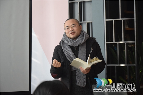 泸州十八中党总支举办“不忘初心 牢记使命”暨“浸润师心 开卷有益”党员读书分享会(图3) 泸州十八中党总支举办“不忘初心 牢记使命”暨“浸润师心 开卷有益”党员读书分享会(图3)