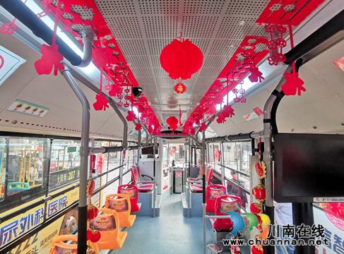 快来打卡“年味”！泸州公交推出三大主题车厢(图1)