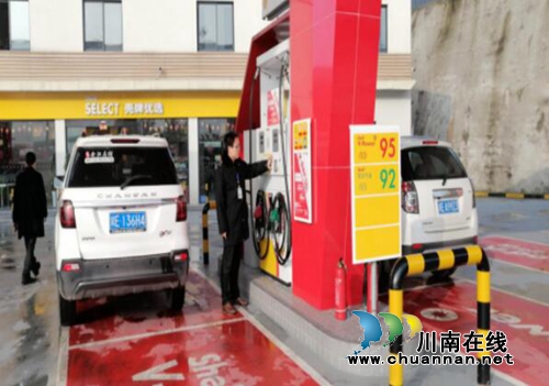 合江县市场监管局开展高速公路加油站安全检查(图1)