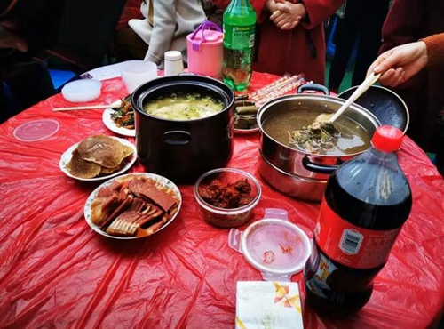 佳乐世纪·城绿韵“百家宴”:让大家吃出真感情(图5) 佳乐世纪·城绿韵“百家宴”:让大家吃出真感情(图5)