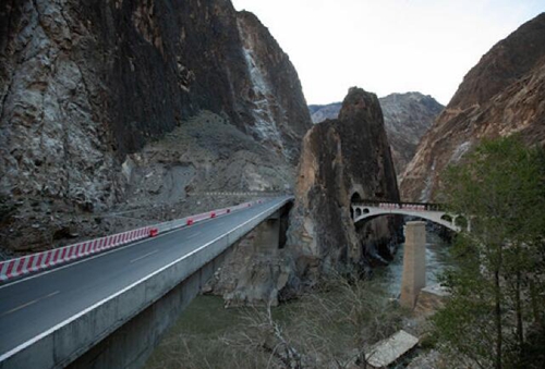 格桑花开满天路—写在川藏公路通车65周年之际(图11) 格桑花开满天路—写在川藏公路通车65周年之际(图11)