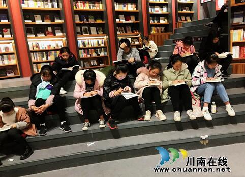 泸州十八中：师生齐读书&nbsp;增强本领走向未来(图5)