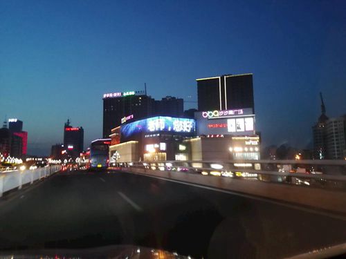 泸州市开展“为教师亮灯”活动(图1) 泸州市开展“为教师亮灯”活动(图1)