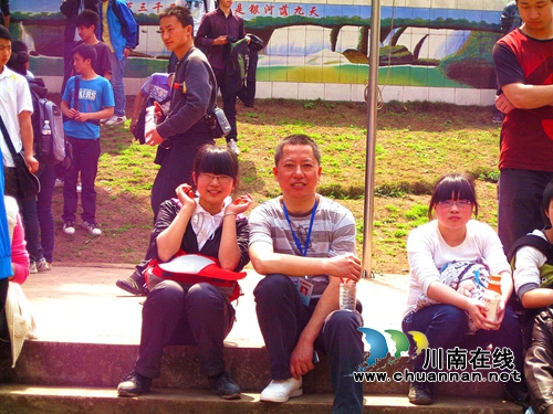 纳溪护国中学校长龙中华:为了更多农家子弟改变命运(图4) 纳溪护国中学校长龙中华:为了更多农家子弟改变命运(图4)