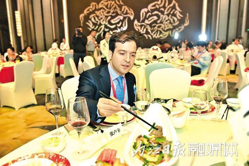 一盘“内江黑猪”回锅肉 扯动海内外美食家的眼球(图1)