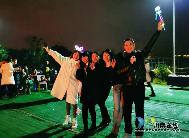 泸州十八中：有酒有歌有劲舞  有情有爱有温度(图2)