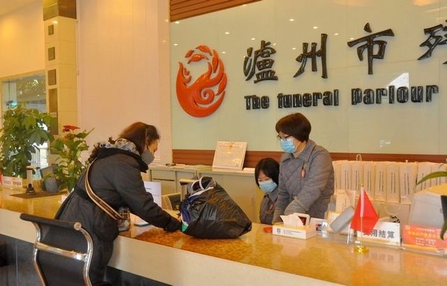 泸州：火化遗体送葬车辆限2辆以内、随行丧属不得超10人(图2)