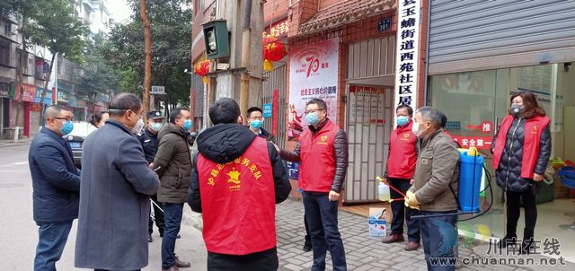 泸县玉蟾街道：疫情防控守护健康  党员干部冲在前(图5)