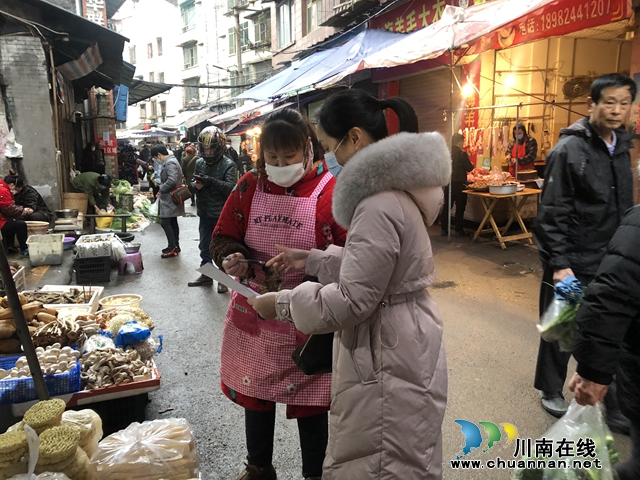 龙马潭区小市市场监管所坚守一线、抗击疫情(图1) 龙马潭区小市市场监管所坚守一线、抗击疫情(图1)