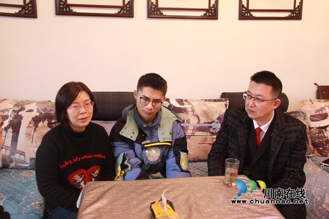 古蔺县法院院长走访慰问干警遗孀、离退休老干部(图2)