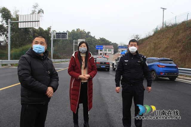 泸县法院院长谢杰到云龙镇督导新型冠状肺炎疫情防控工作(图2)