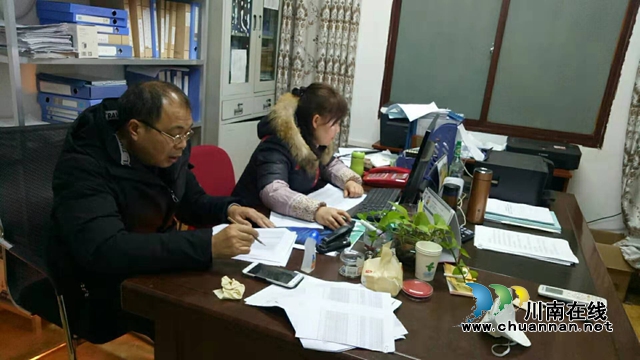 “不听劝”的村主任 泸县奇峰百姓齐夸赞(图2) “不听劝”的村主任 泸县奇峰百姓齐夸赞(图2)