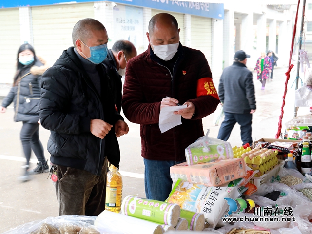 龙马潭特兴街道：特殊“代购” 暖人心 党员志愿者为居民送菜上门(图1)
