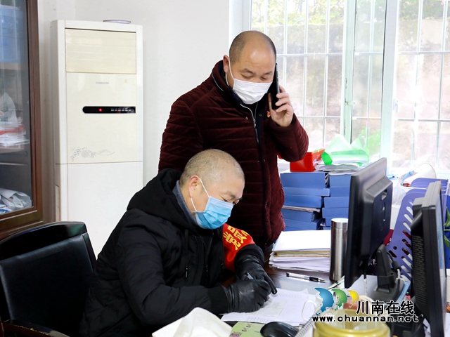 龙马潭特兴街道：特殊“代购” 暖人心 党员志愿者为居民送菜上门(图3)