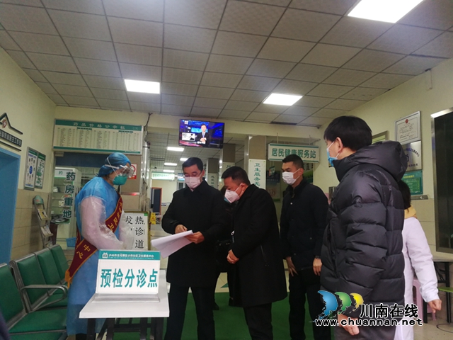 龙马潭区区委常委、副区长杨勰到小市街道督查疫情防控工作(图1) 龙马潭区区委常委、副区长杨勰到小市街道督查疫情防控工作(图1)