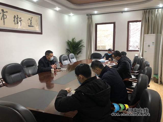 龙马潭区政协主席叶长青督查小市街道新型冠状病毒感染的肺炎疫情防控工作(图1) 龙马潭区政协主席叶长青督查小市街道新型冠状病毒感染的肺炎疫情防控工作(图1)