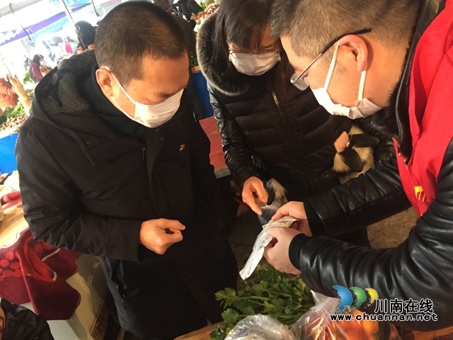 江阳区茜草街道：身先士卒控疫情 人大代表在行动