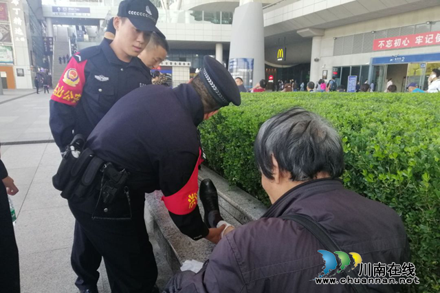 结缘军运会：学警向武汉警察师傅送祝福