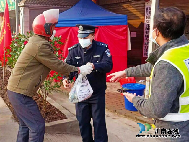 宜宾南溪区长兴镇：低保户心系疫情献爱心(图3)