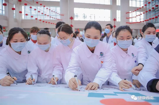 西南医大附院第三批援助湖北医疗队20人出发 随队携带ECMO(图2) 【西南医大附院·出征】集结号再次吹响 他们着“重装”来了!(图2)