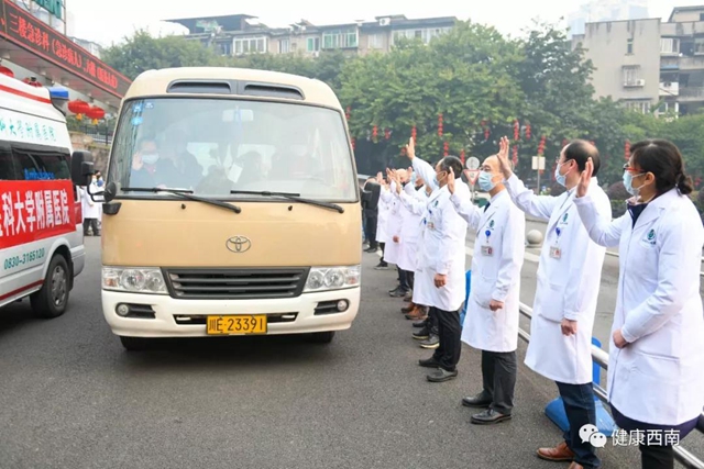 西南医大附院第三批援助湖北医疗队20人出发 随队携带ECMO(图6) 【西南医大附院·出征】集结号再次吹响 他们着“重装”来了!(图6)
