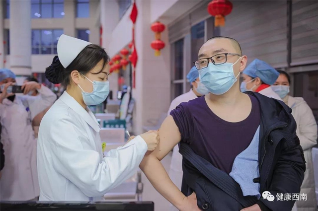 西南医大附院第三批援助湖北医疗队20人出发 随队携带ECMO(图15) 【西南医大附院·出征】集结号再次吹响 他们着“重装”来了!(图15)