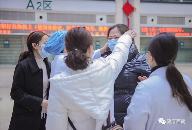 西南医大附院第三批援助湖北医疗队20人出发 随队携带ECMO(图19) 【西南医大附院·出征】集结号再次吹响 他们着“重装”来了!(图19)