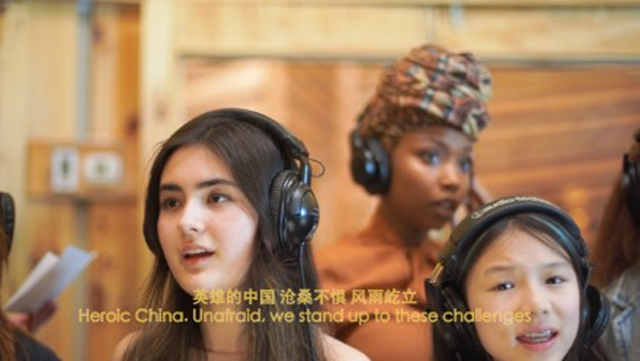 泸州籍旅美歌唱家领衔献唱《英雄中国》，让亿万人感动到哭的抗疫战歌(图2)