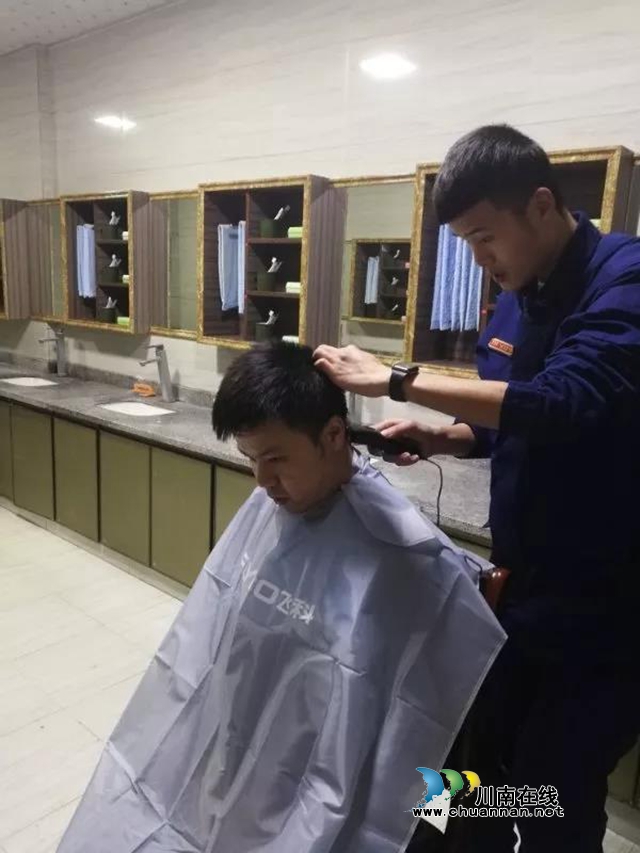 全能消防员!泸州消防的“Tony”(图3) 全能消防员!泸州消防的“Tony”(图3)