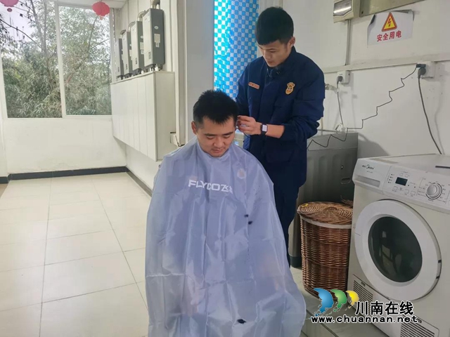 全能消防员!泸州消防的“Tony”(图4) 全能消防员!泸州消防的“Tony”(图4)