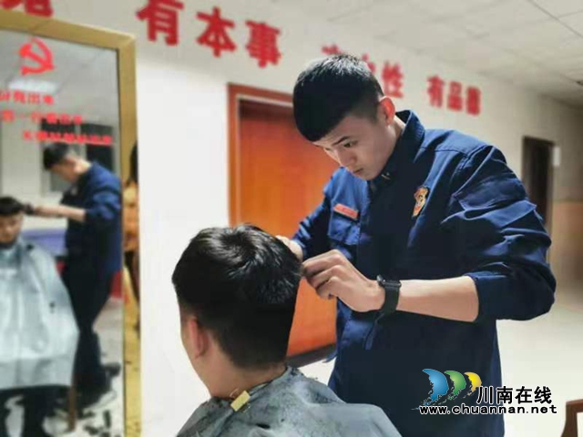 全能消防员!泸州消防的“Tony”(图2) 全能消防员!泸州消防的“Tony”(图2)