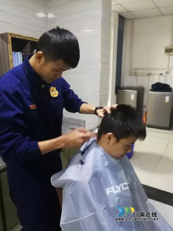 全能消防员!泸州消防的“Tony”(图8) 全能消防员!泸州消防的“Tony”(图8)