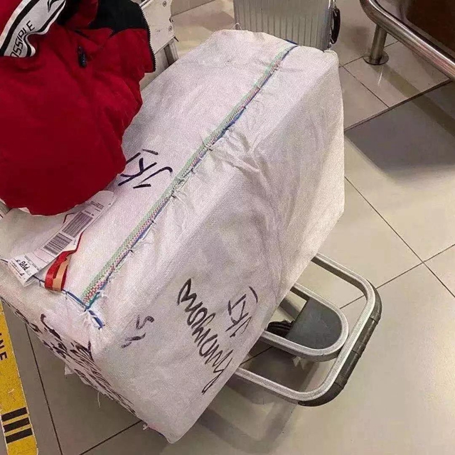 千里走单骑!15岁少年只身一人,从国外“人肉”背回1.5万只口罩(图3) 千里走单骑!15岁少年只身一人,从国外“人肉”背回1.5万只口罩(图3)