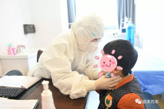 站在“哨口”，西南医大附院这群医生为发热患儿“把关”(图8)