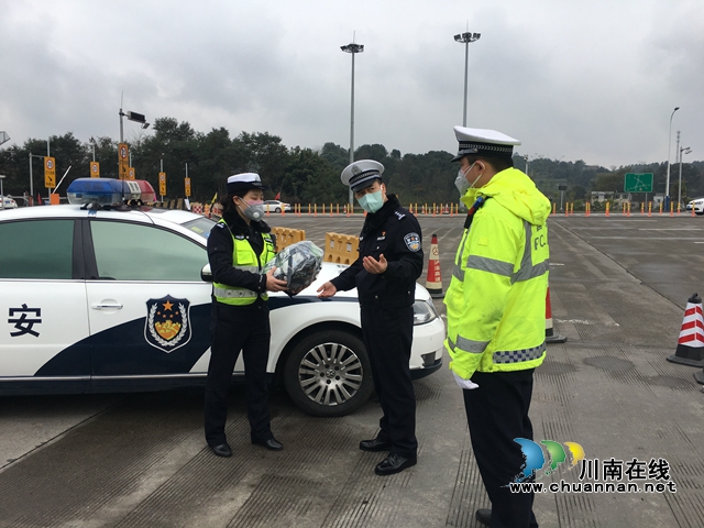 唐娟娟：驻守川渝交界抗“疫”前线的铿锵玫瑰(图2)