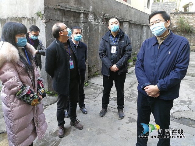 叙永县委书记陈景强慰问叙永镇小学疫情防控监测点工作人员(图2) 叙永县委书记陈景强慰问叙永镇小学疫情防控监测点工作人员(图2)