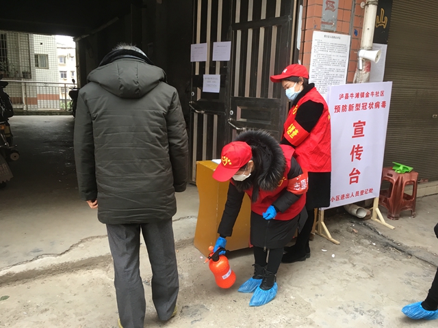 泸县牛滩镇：战“疫”一线，00后女孩许下生日愿望(图2)