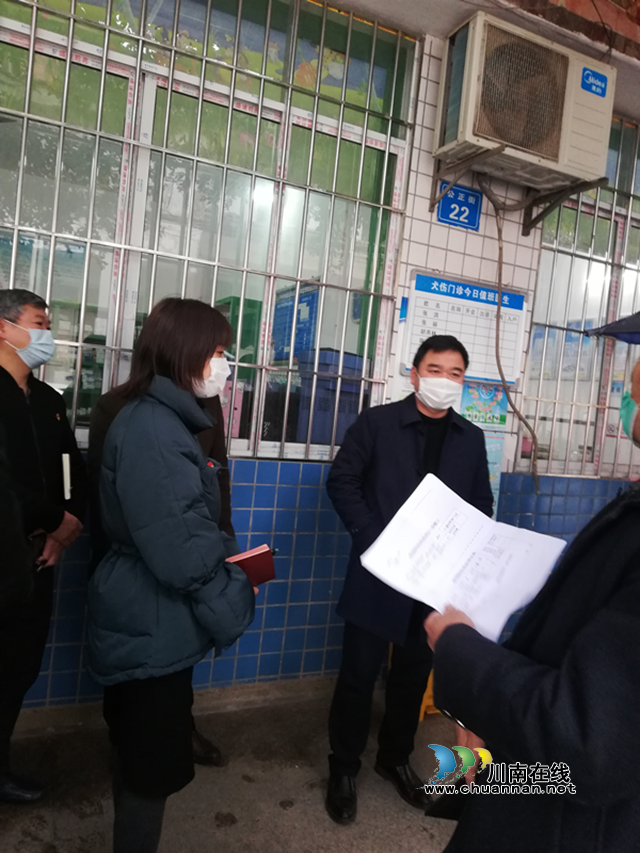 纳溪区副区长叶勇督查外出务工人员健康服务工作(图2)
