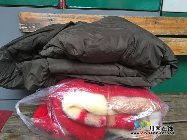 江阳区北城街道:爱心衣物暖人心,心手相连抗疫情(图1) 江阳区北城街道:爱心衣物暖人心,心手相连抗疫情(图1)