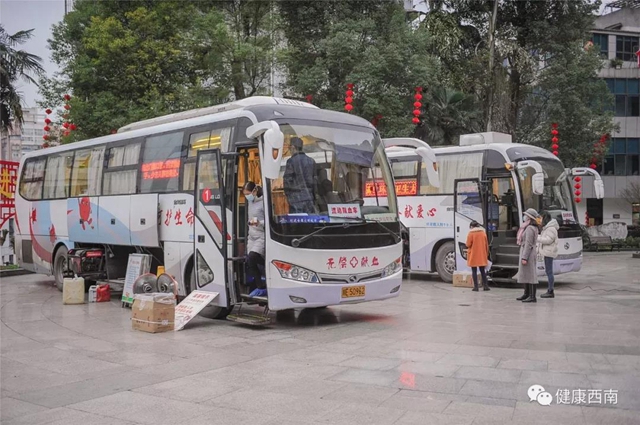 西南医大附院：260余名医务工作者撸袖献血7.23万毫升！(图1)