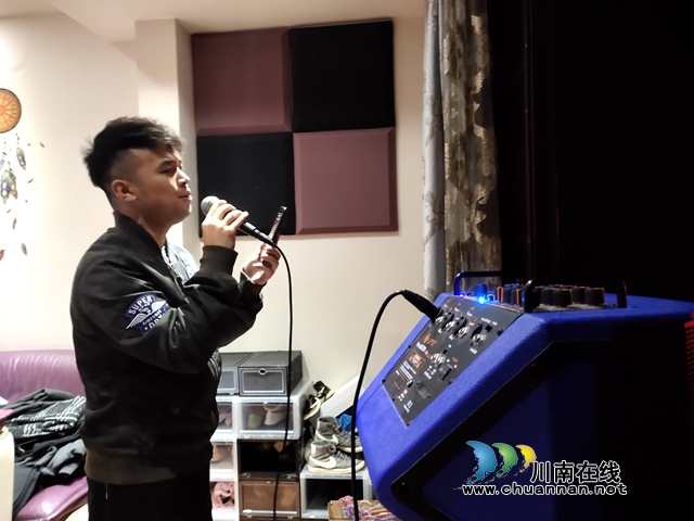 龙马潭锦华十年城：小区特别演唱会 致敬一线“防疫”人员(图1)